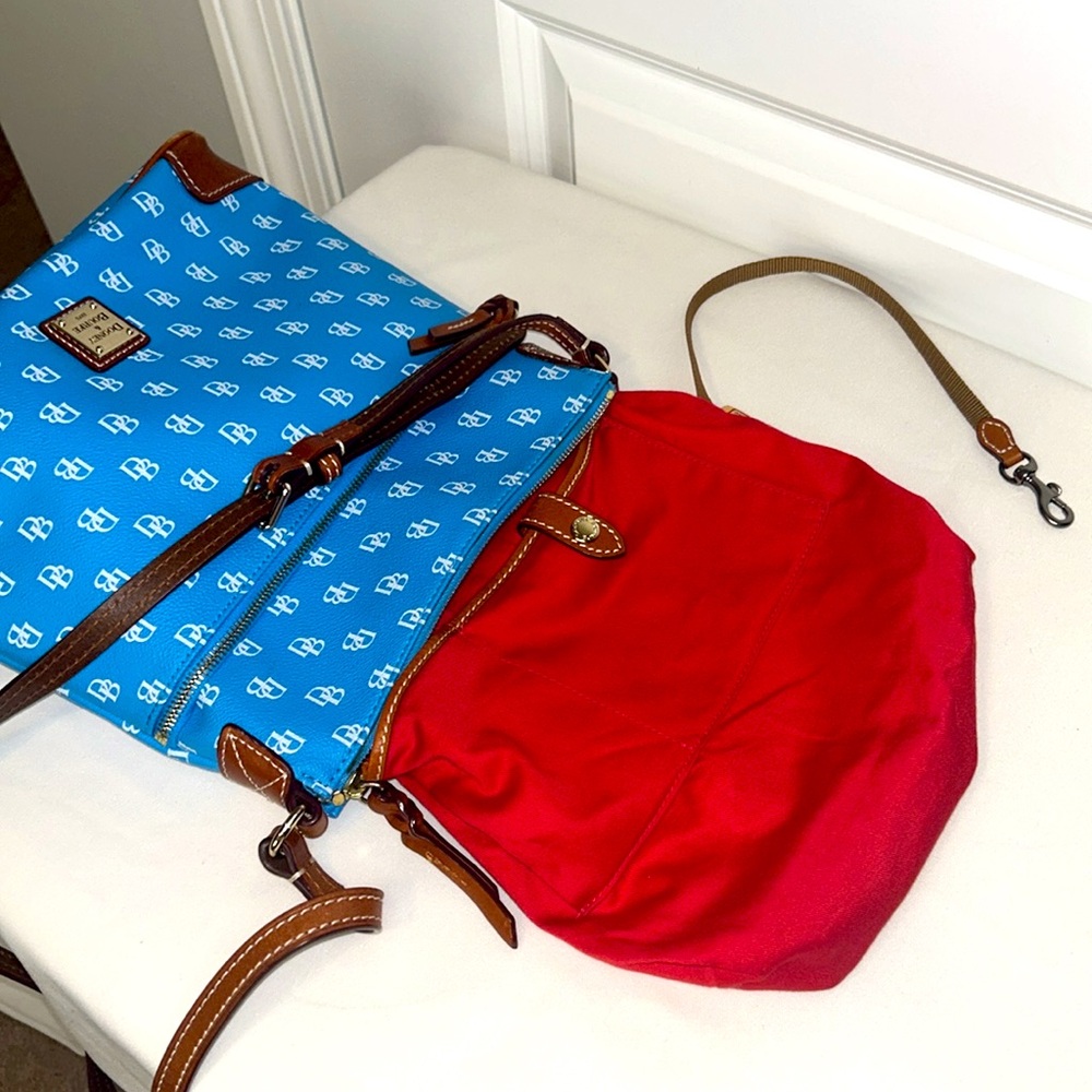 ‼️Low Start‼️Dooney & Bourke Gretta Blue & White Monogram Crossbody Shoulder Bag - Picture 9 of 13